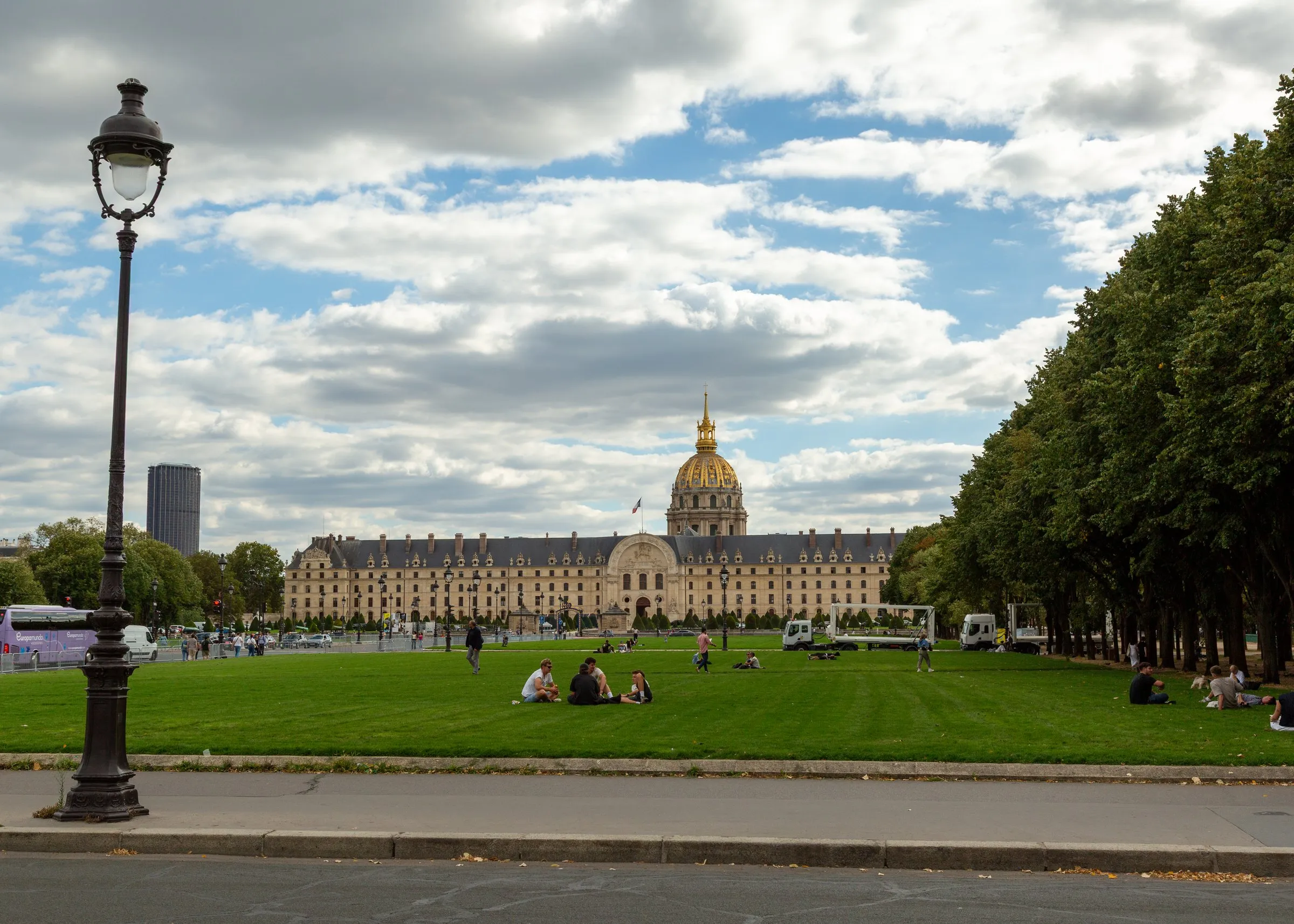 Les Invalides across its lawn, on the way to the tower