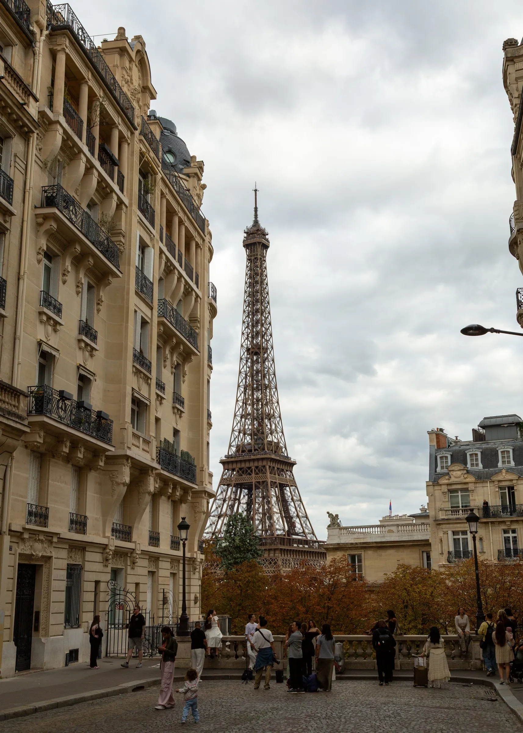The tower between Haussmann buildings in the 16th
