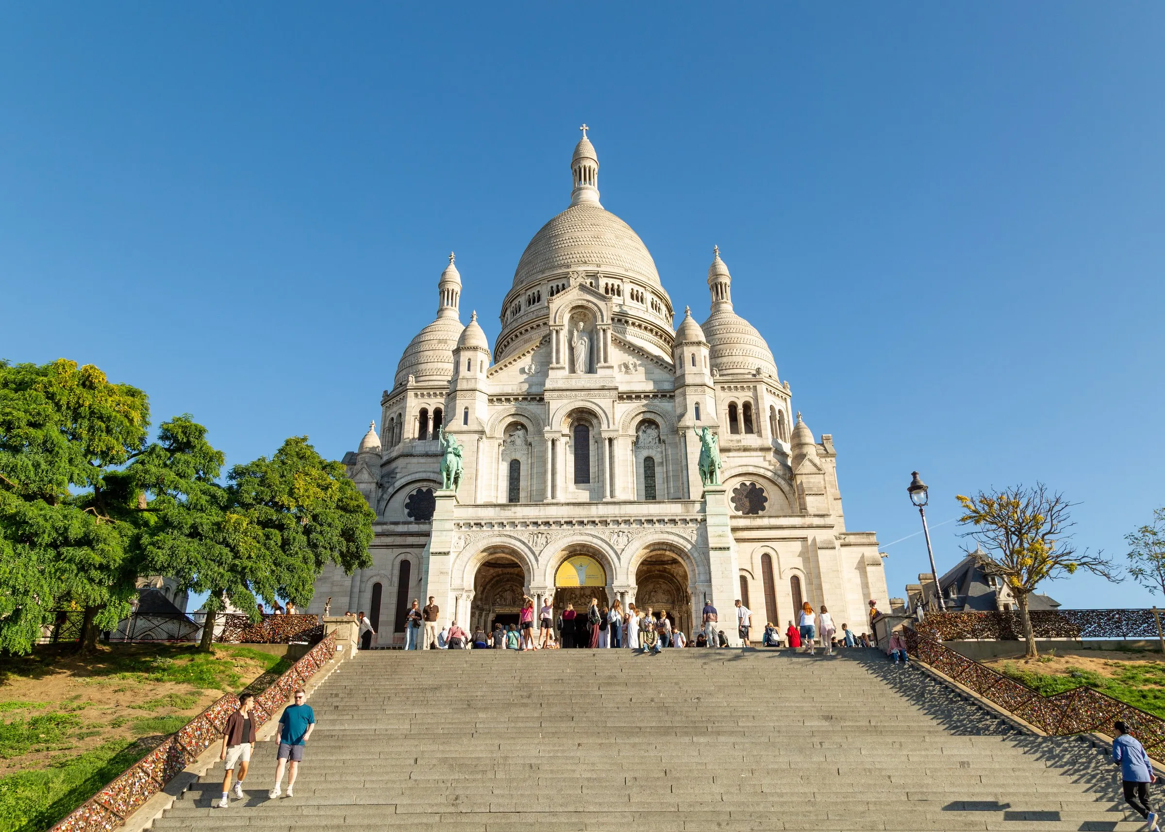 Sacré-Cœur at the top of the steps