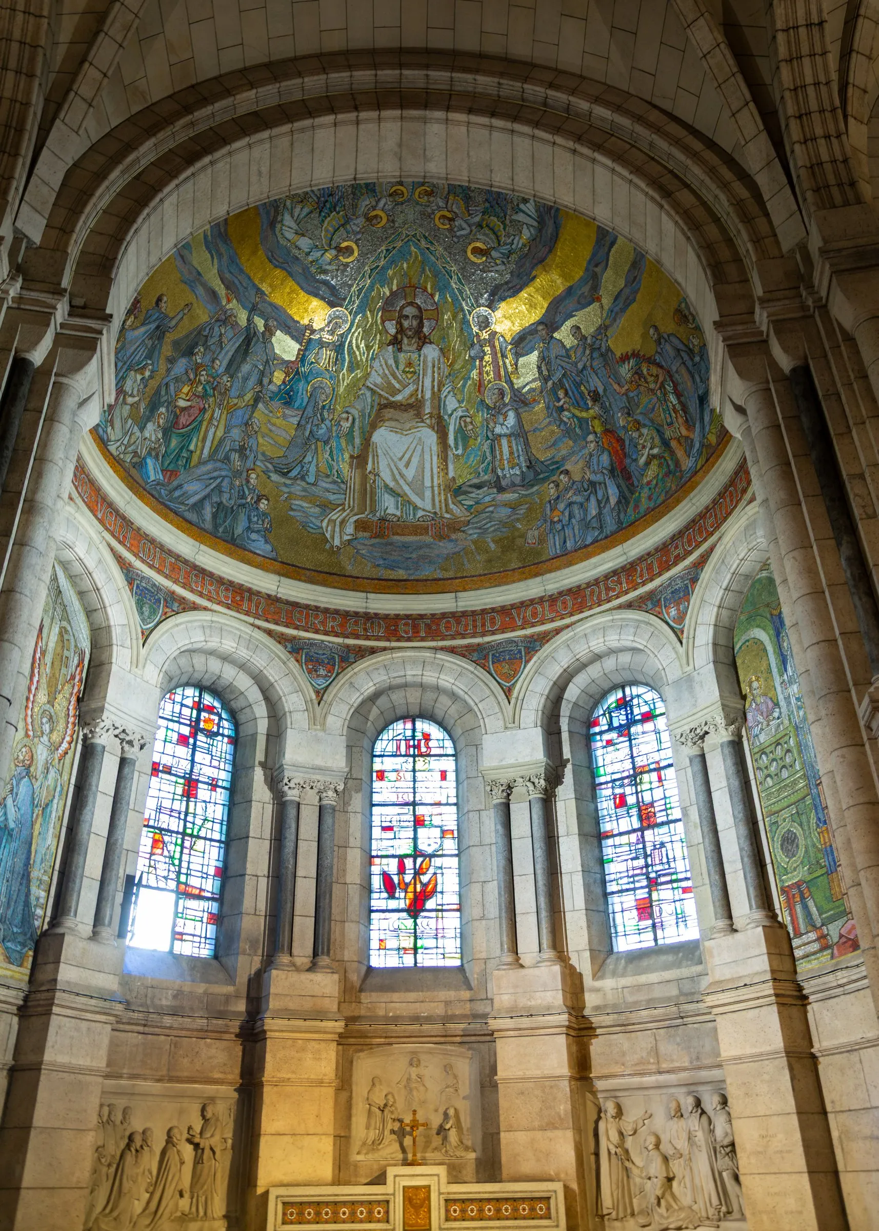The apse and its windows inside Sacré-Cœur