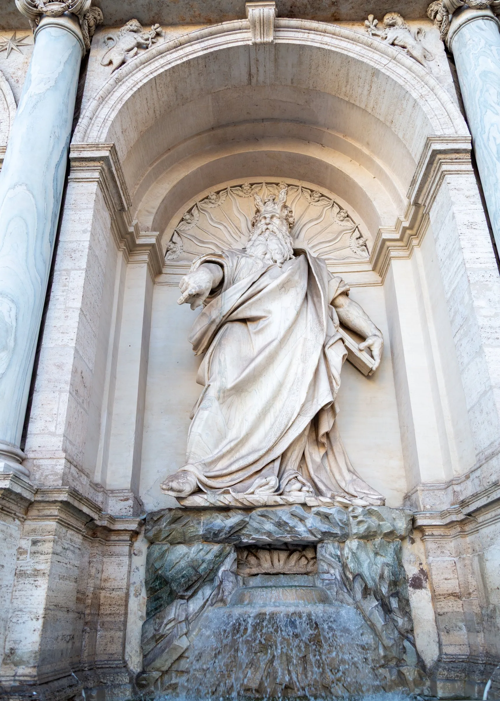 Moses in the central niche of the Acqua Felice