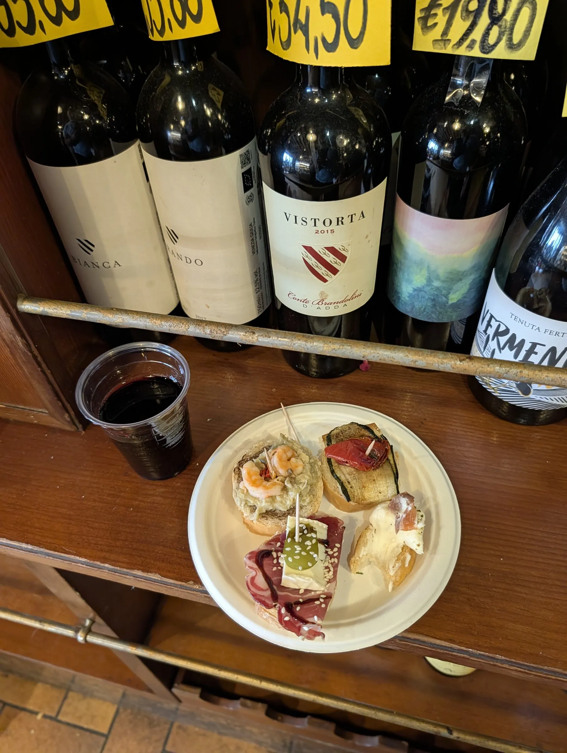 Cicchetti and a glass of red at Cantine del Vino già Schiavi: the best bites of the trip