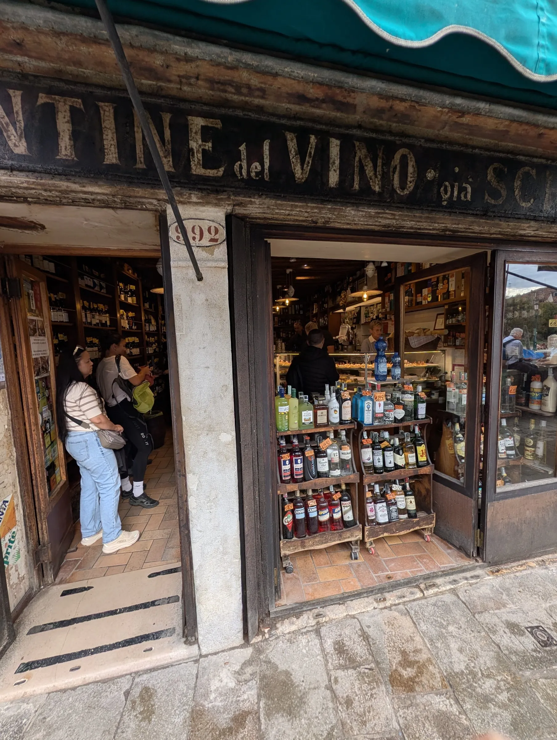 Cantine del Vino già Schiavi, Dorsoduro