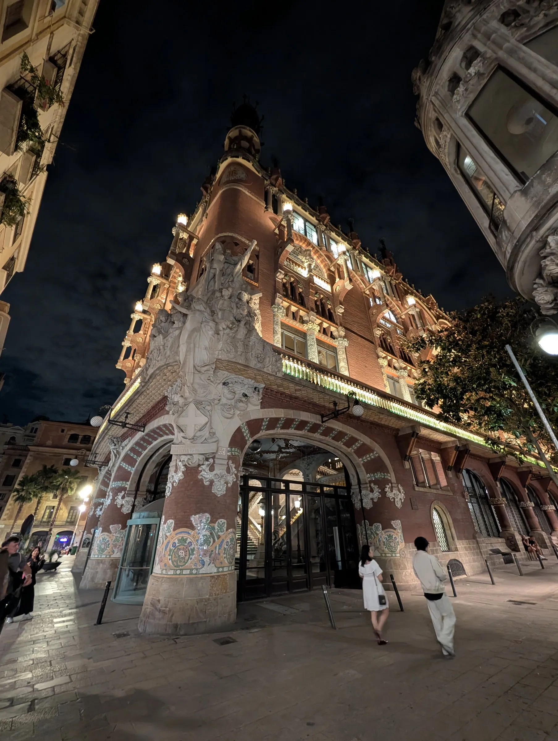 Palau de la Música Catalana at night