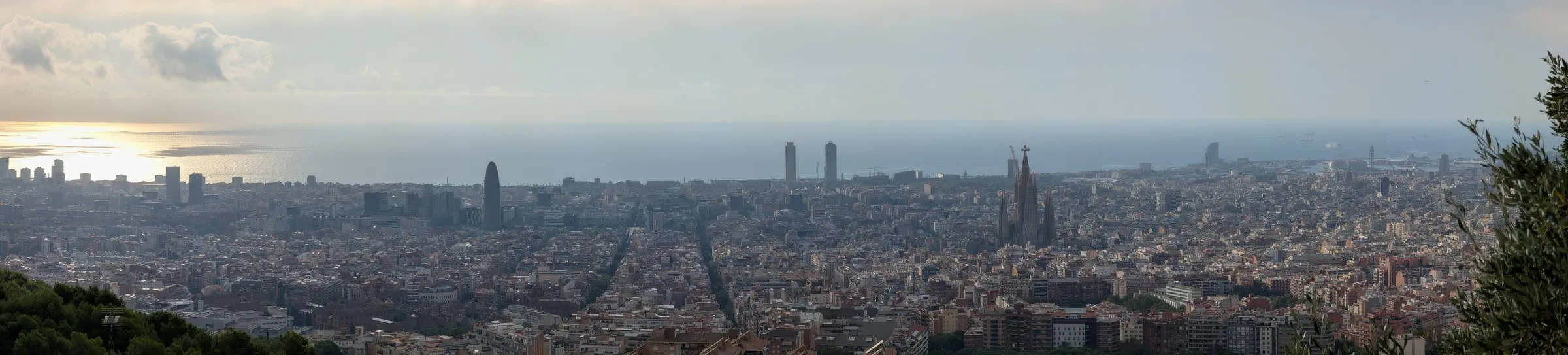 Barcelona from the summit, all the way to the sea