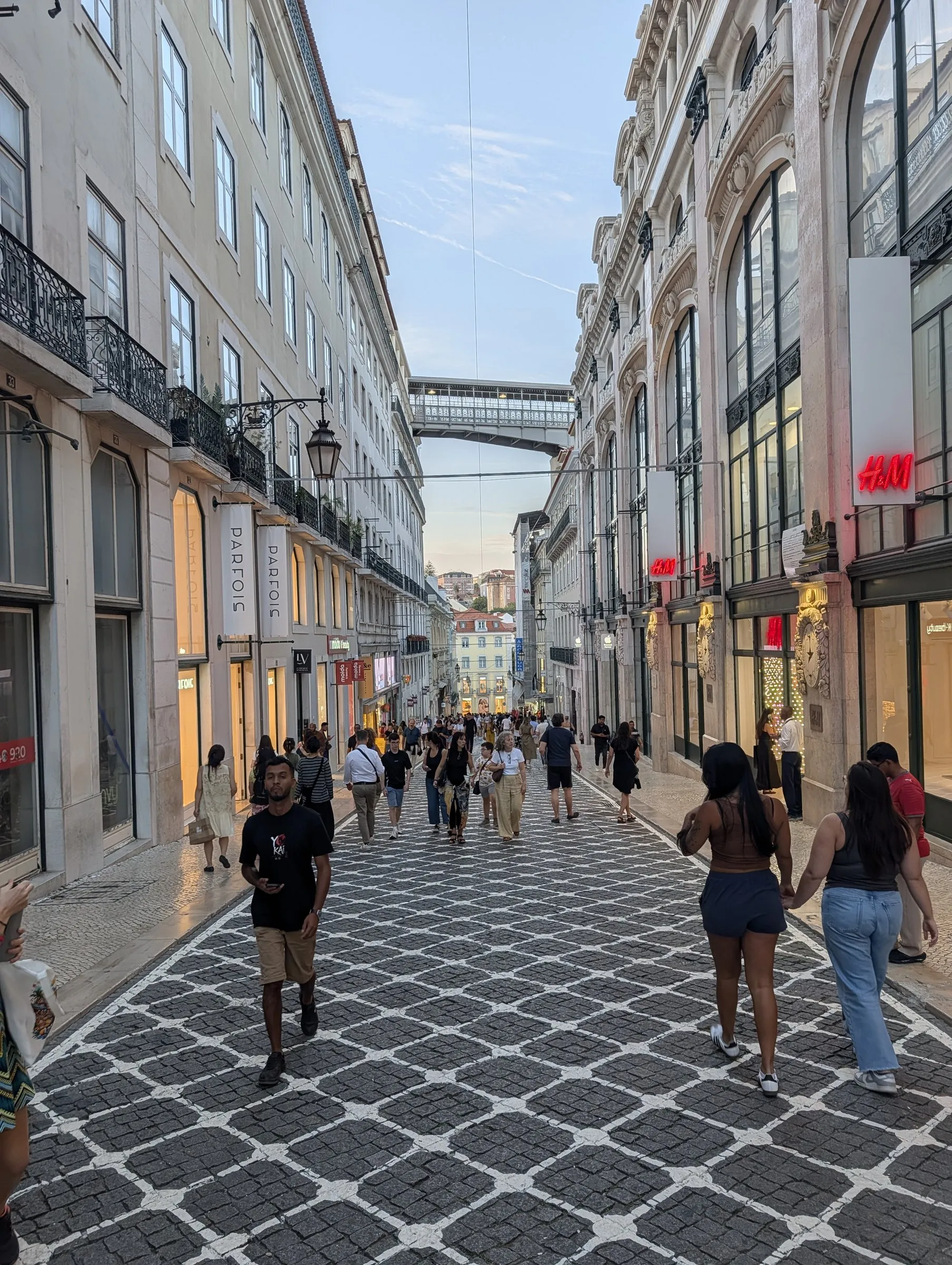 Rua do Carmo toward the Santa Justa walkway