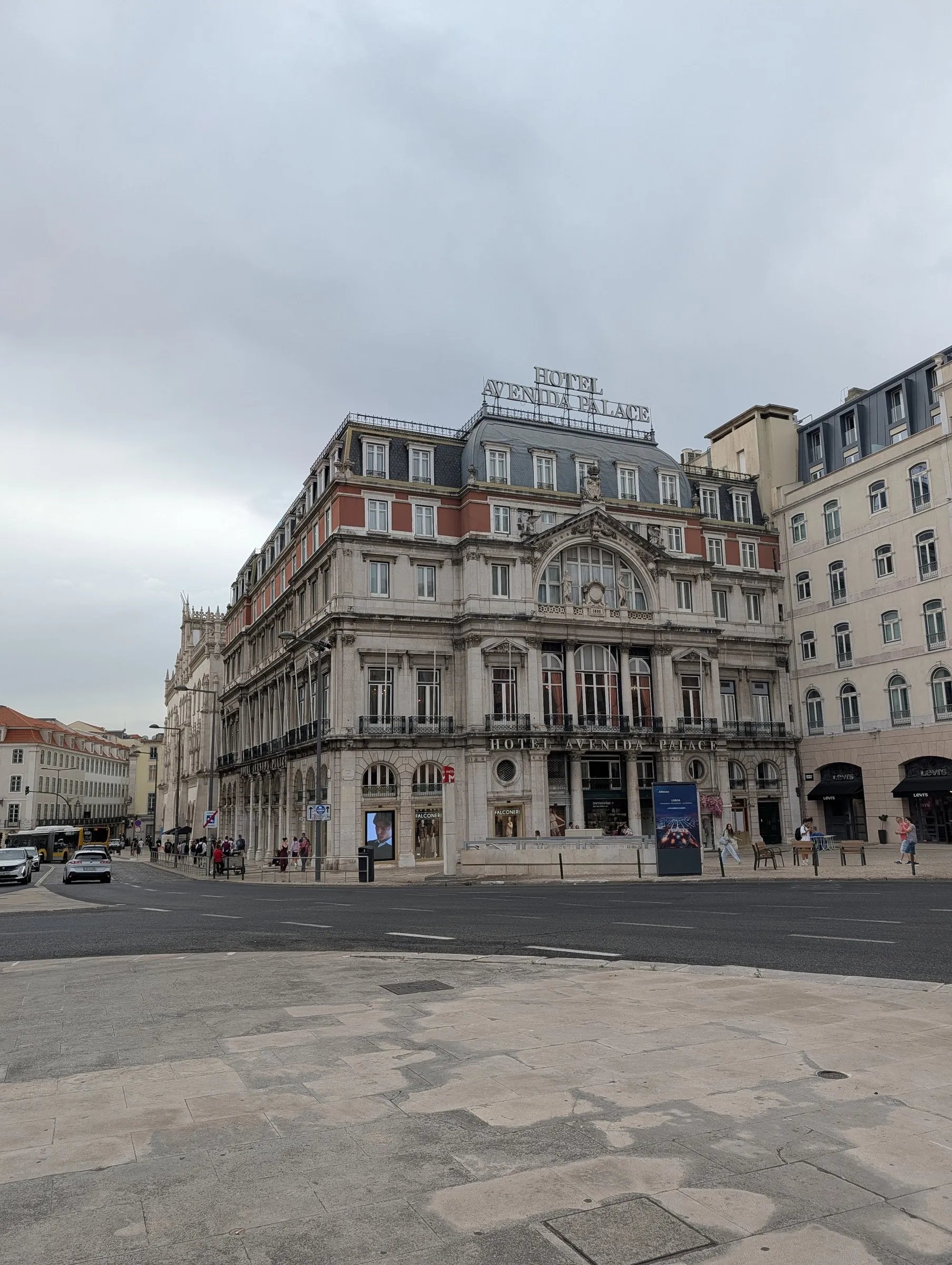 Restauradores and the Avenida Palace