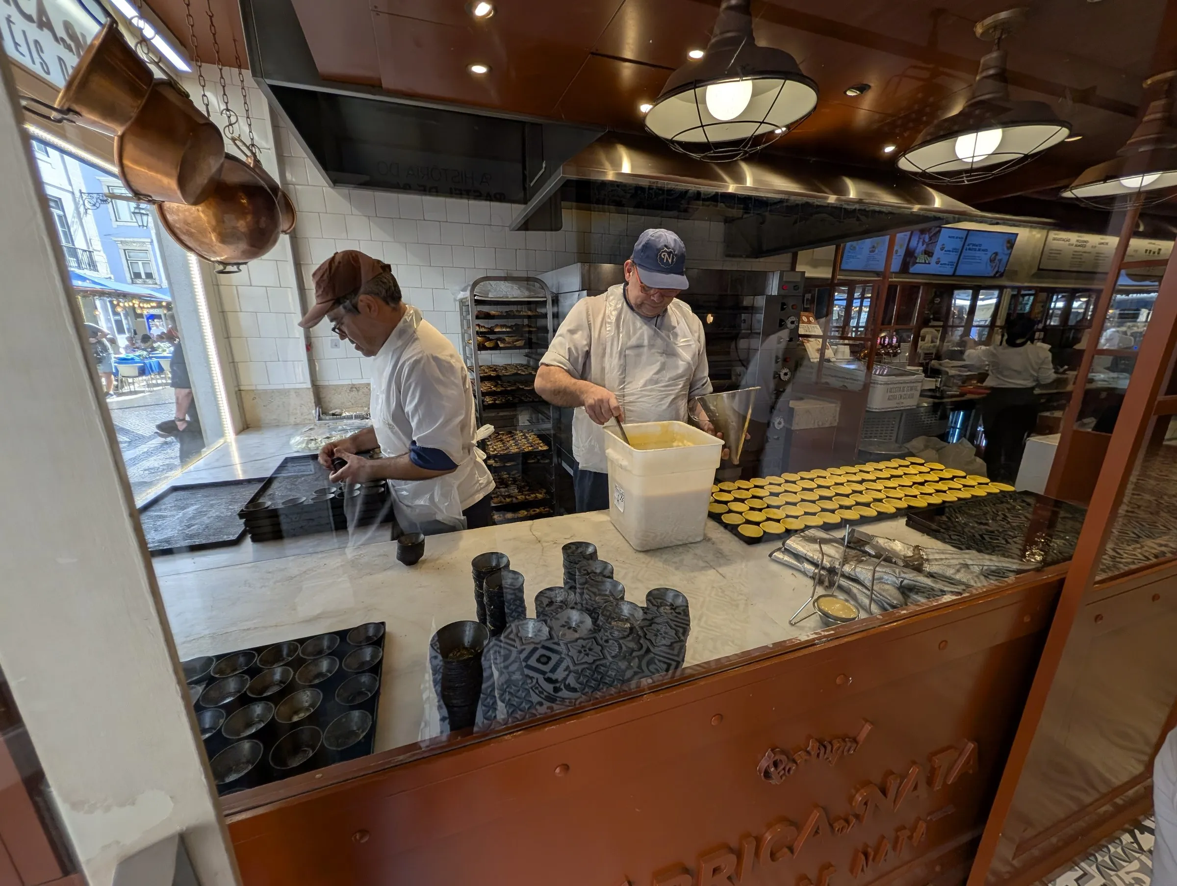 Natas being made at Fábrica da Nata