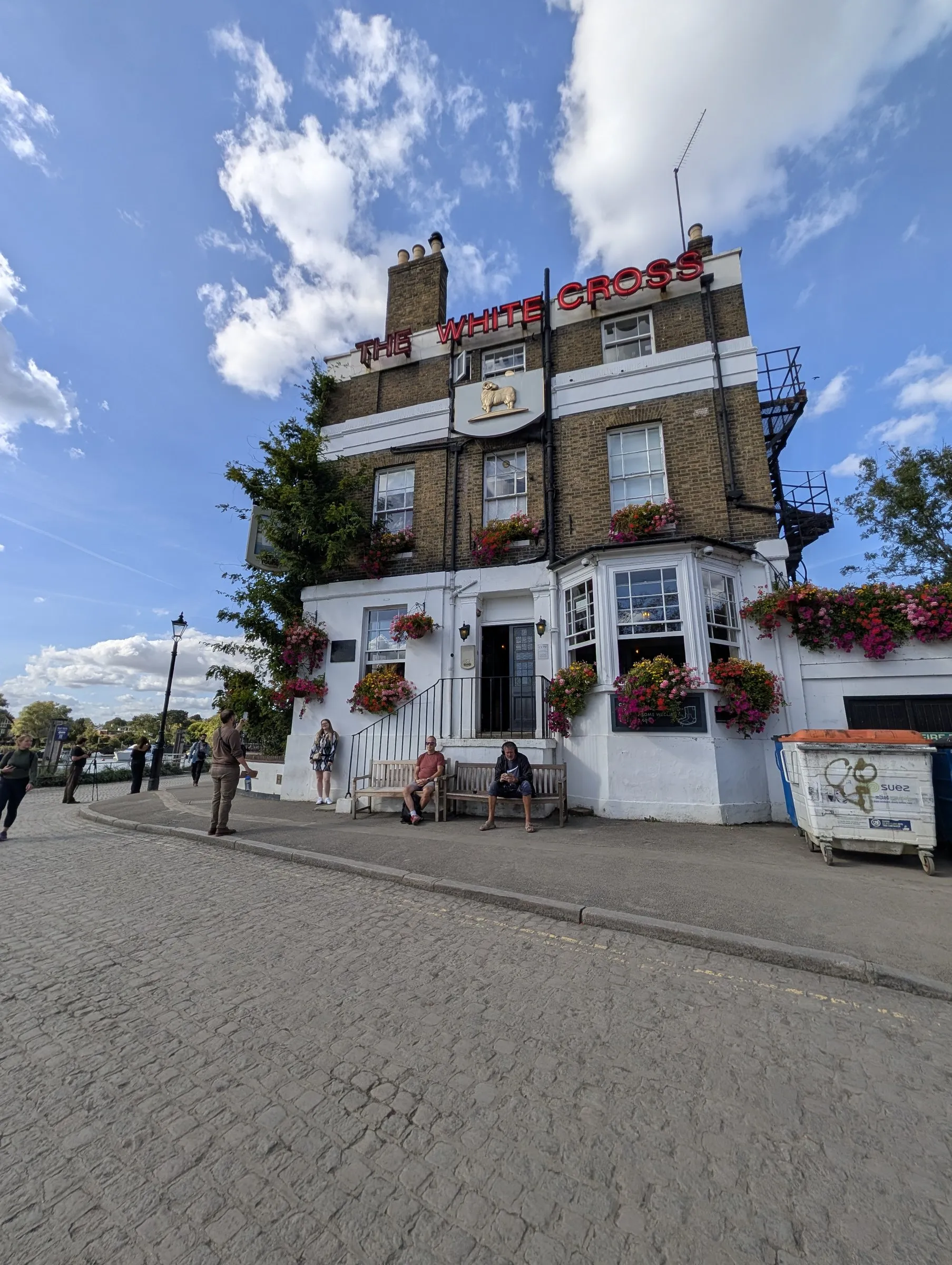 The White Cross, Richmond